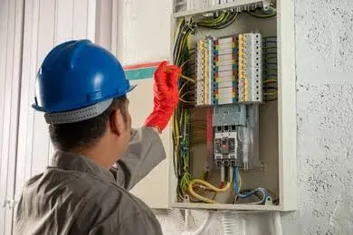 فحص أعطال الكهرباء بالرياض