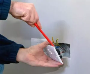 فني كشف أعطال الكهرباء بالرياض